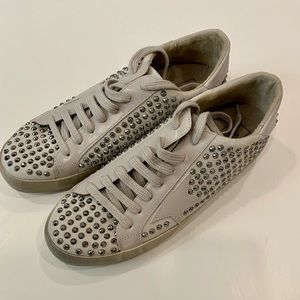 Vici Bold Move studded sneaker